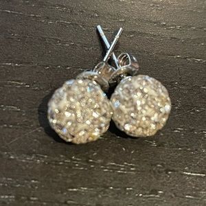 Beautiful 925 sterling silver stud earrings